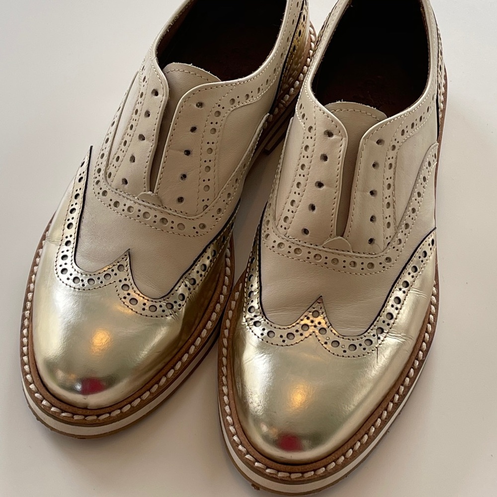 Eleventy cream and gold leather dress shoes